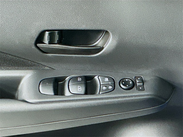 2025 Nissan Kicks Play S photo 17