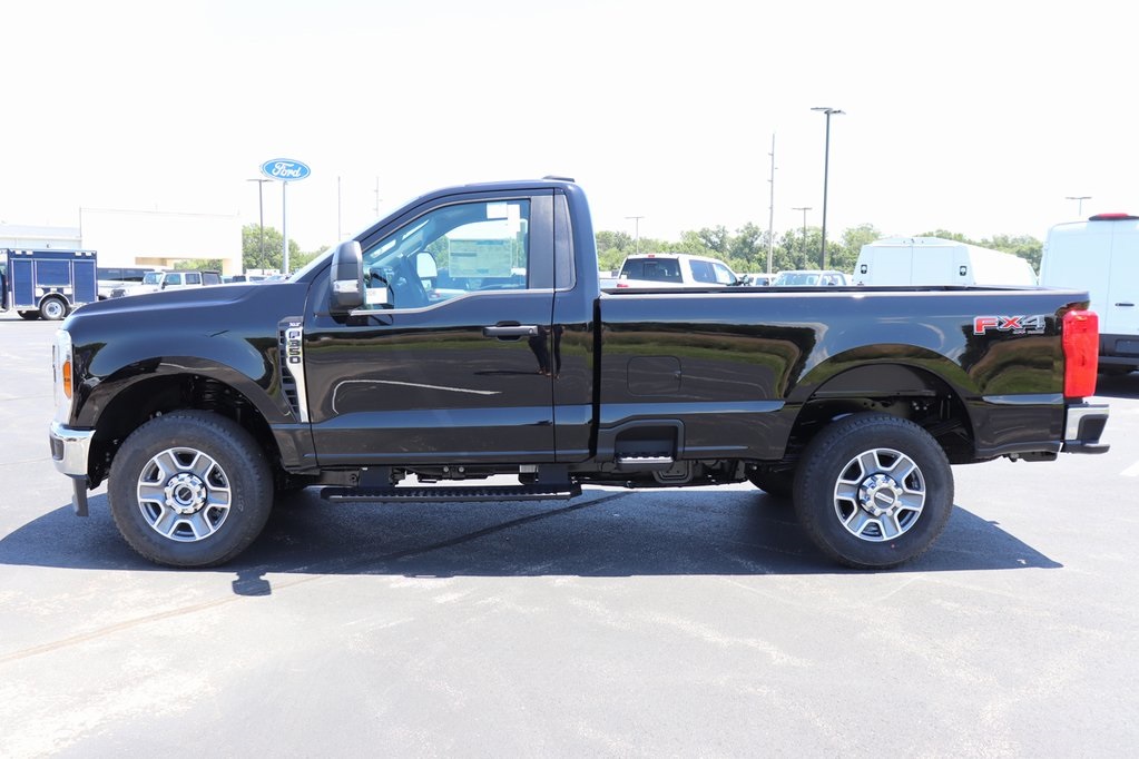 2025 Ford F-350 XLT photo 3