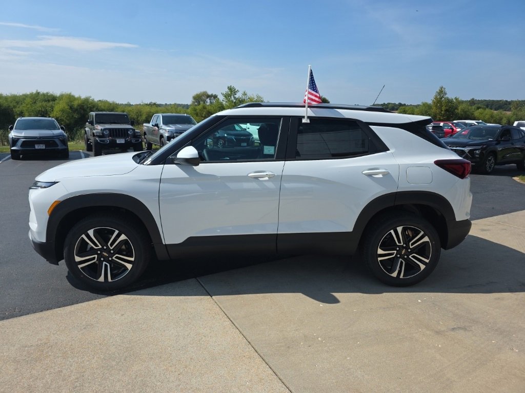 2026 Chevrolet Trailblazer LT photo 3