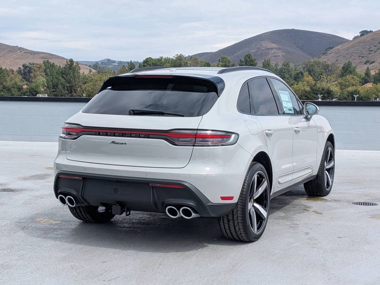 2026 Porsche Macan T photo 9