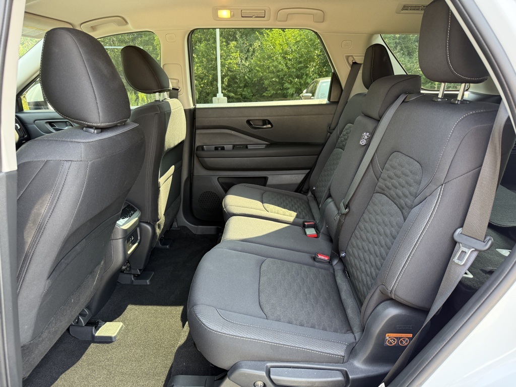 2025 Nissan Pathfinder SV photo 20