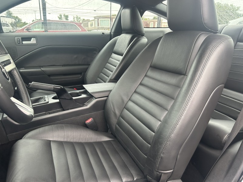 2007 Ford Mustang GT Deluxe photo 12