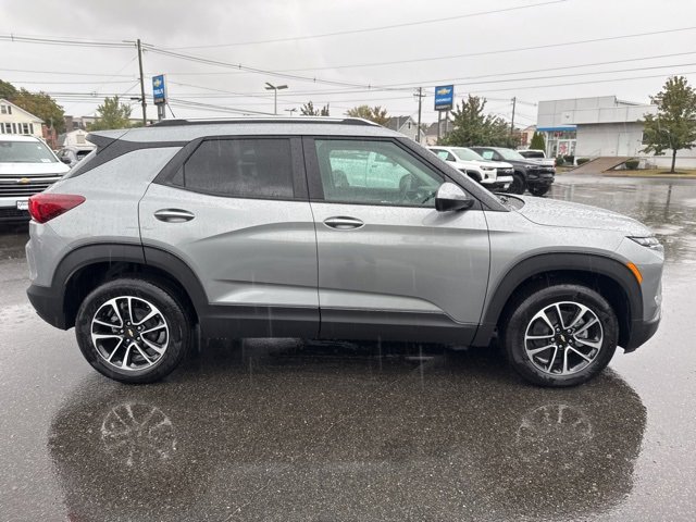 2026 Chevrolet Trailblazer LT photo 2