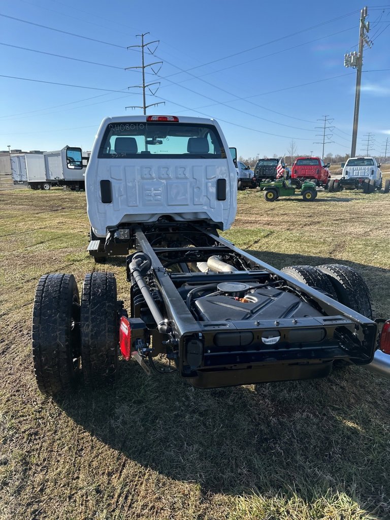 2024 Chevrolet Silverado 5500HD Work Truck photo 3