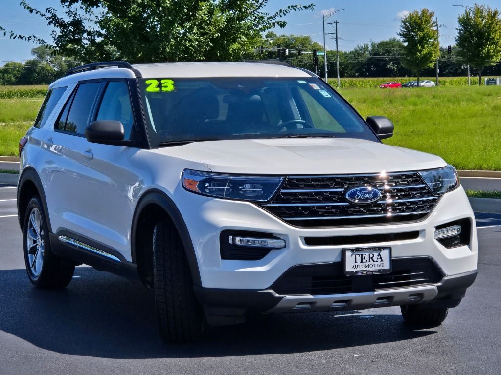 2023 Ford Explorer XLT photo 2
