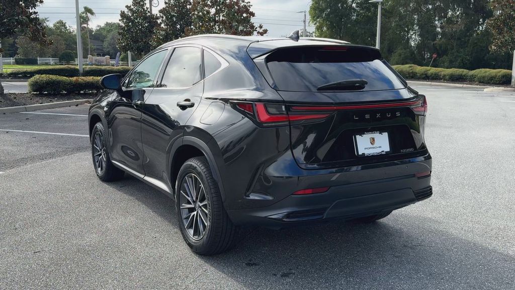 2022 Lexus NX 250 Premium photo 3