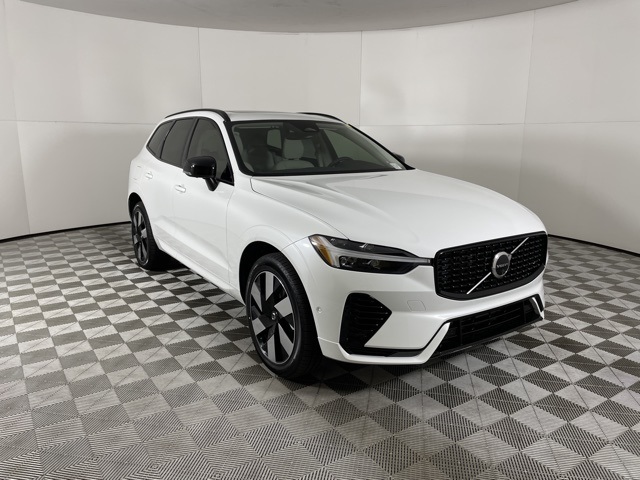 2024 Volvo XC60 Recharge T8 Plus photo 2