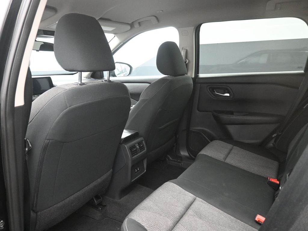 2024 Nissan Rogue SV photo 2