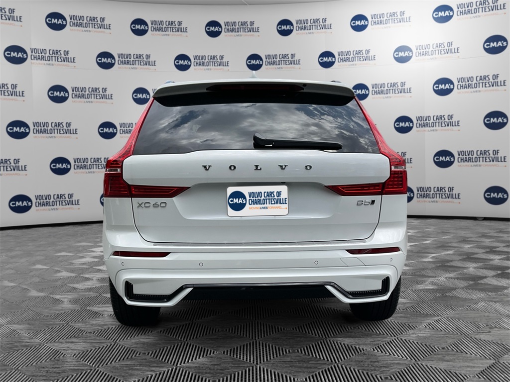 2025 Volvo XC60 B5 Plus photo 4