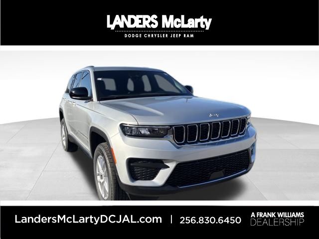 2025 Jeep Grand Cherokee Laredo's photo