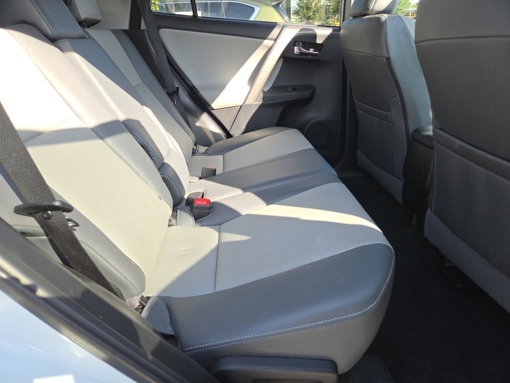 2015 Toyota RAV4 Limited photo 4