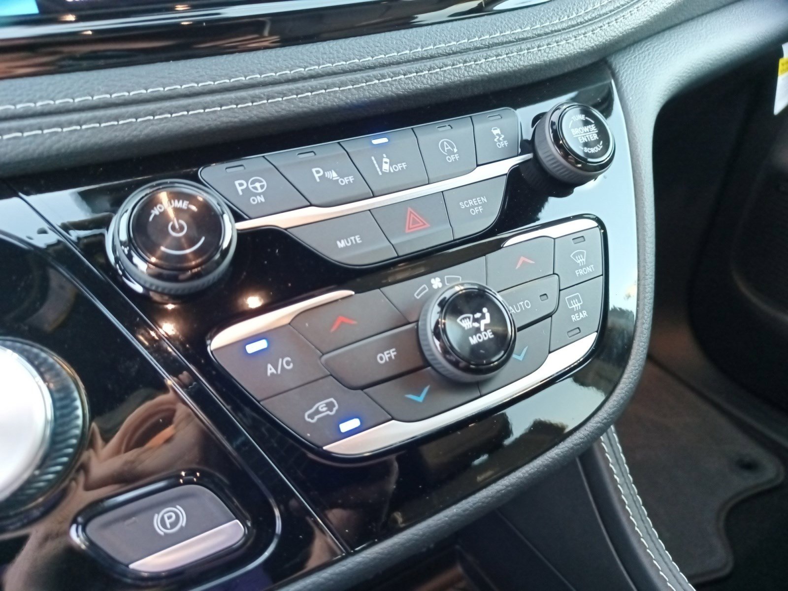 2025 Chrysler Pacifica Limited photo 16