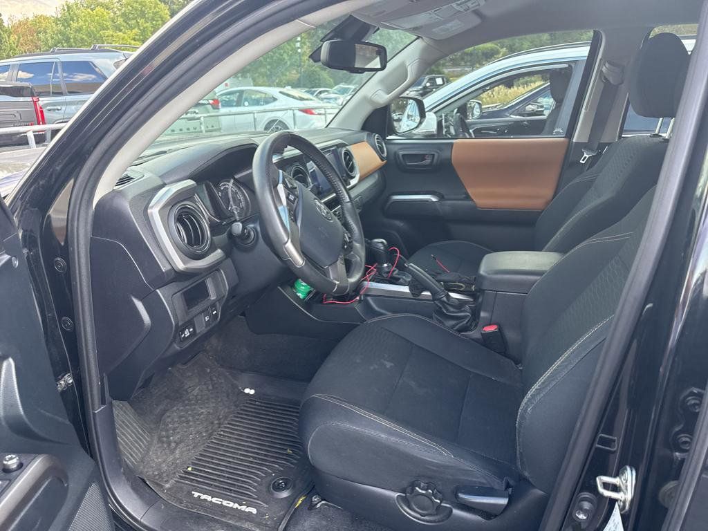 2018 Toyota Tacoma SR5 photo 3