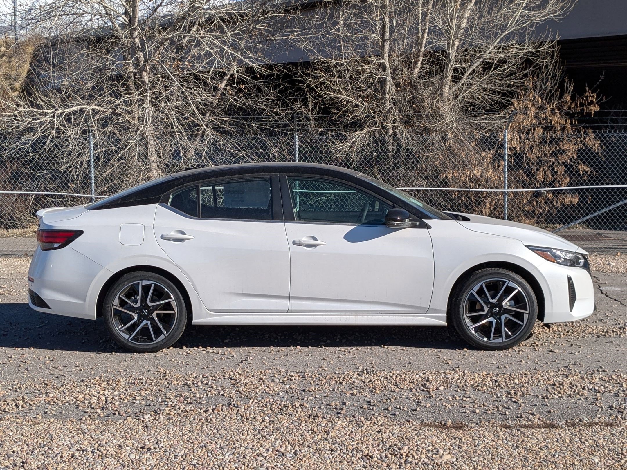 2025 Nissan Sentra SR photo 2