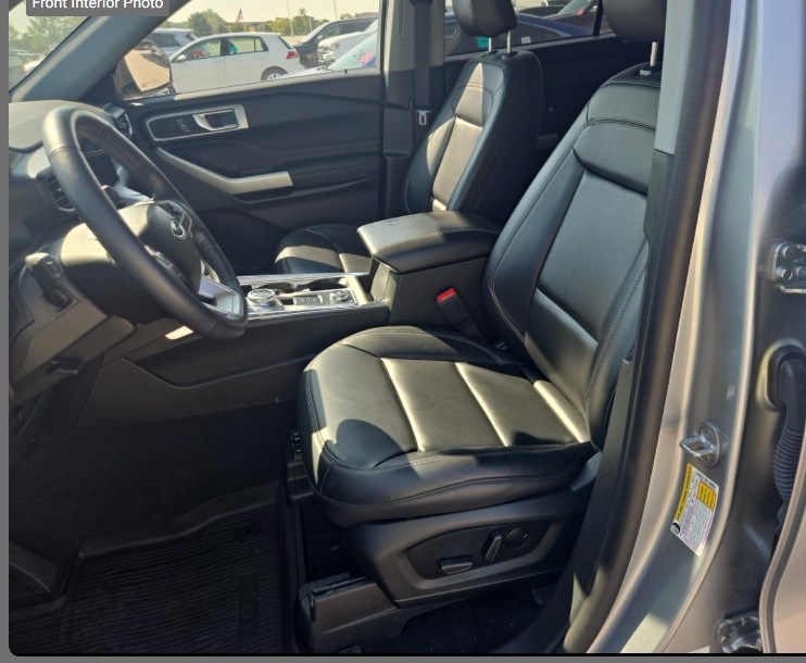 2023 Ford Explorer XLT photo 2
