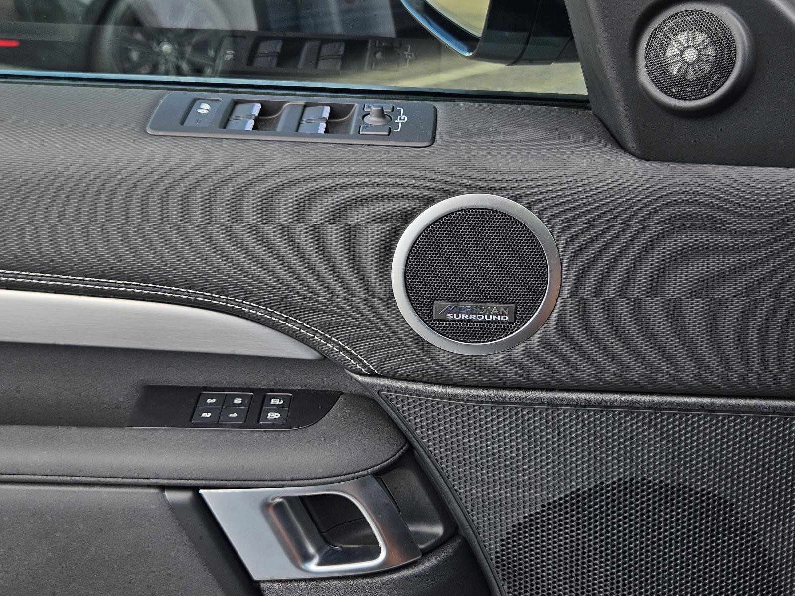 2025 Land Rover Discovery P360 Dynamic SE photo 27