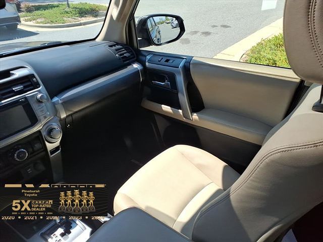2016 Toyota 4Runner SR5 Premium photo 23