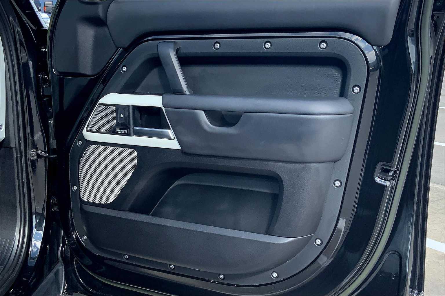 2023 Land Rover Defender SE photo 20