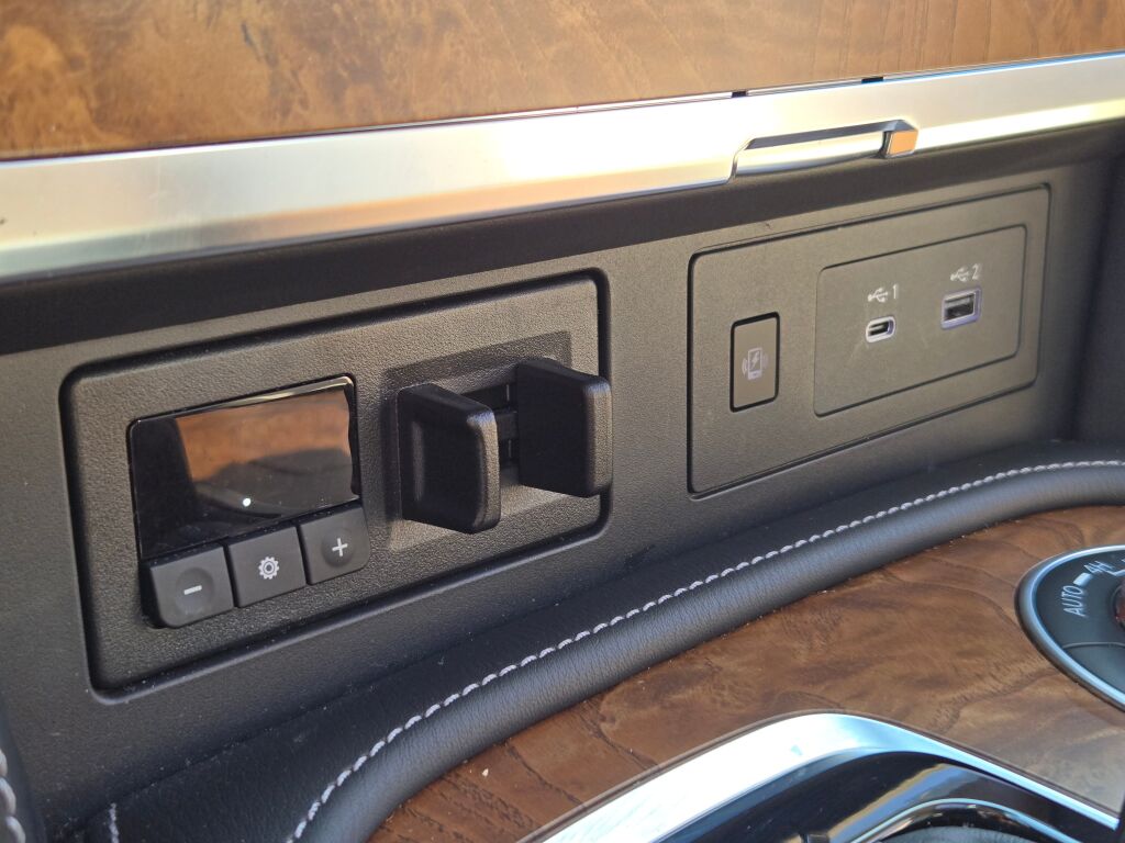 2024 Nissan Armada SL photo 25