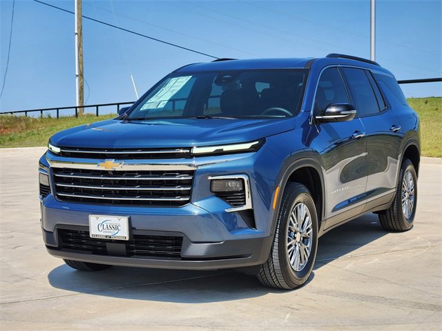 2026 Chevrolet Traverse photo 2