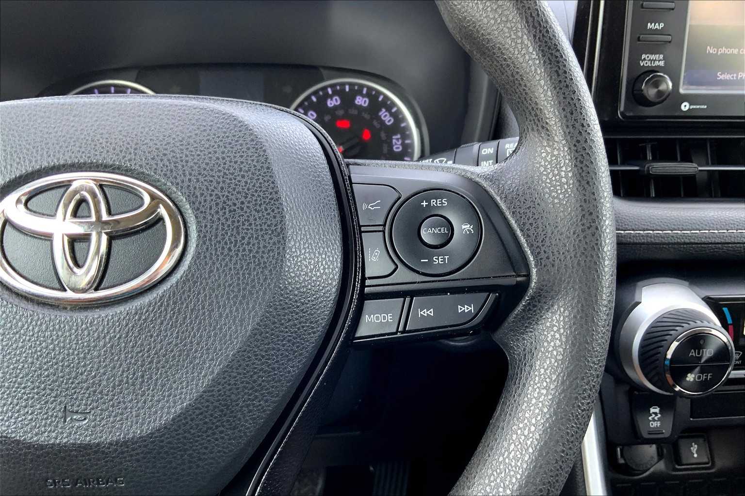 2021 Toyota RAV4 XLE photo 23