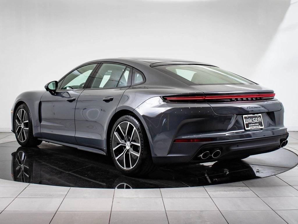 2025 Porsche Panamera 4 photo 3