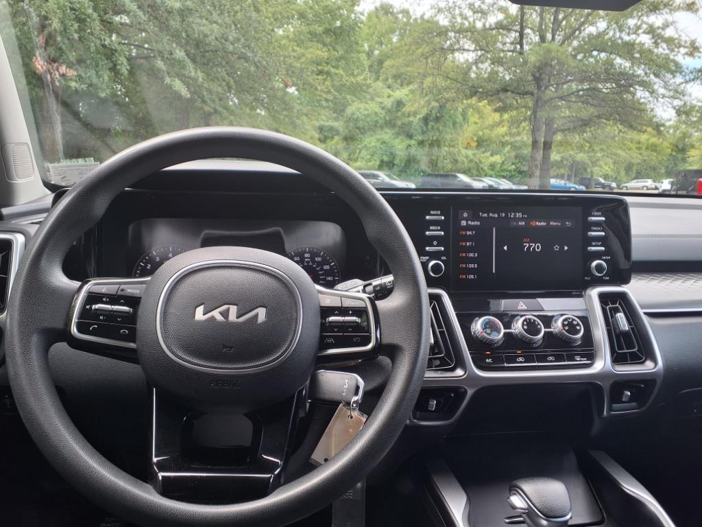 2022 Kia Sorento LX photo 11