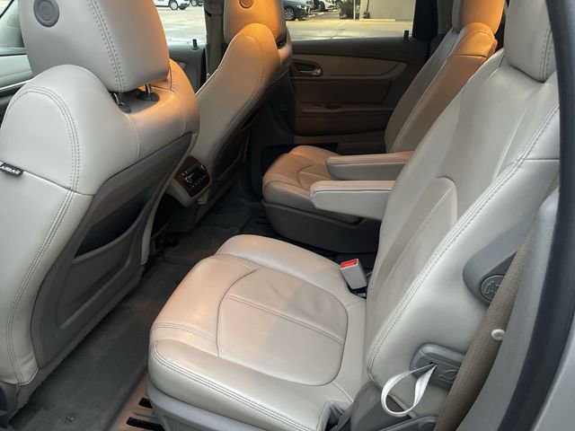 2017 Chevrolet Traverse 2LT photo 3