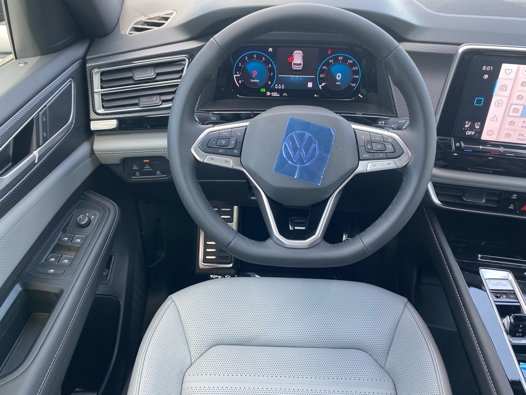 2025 Volkswagen Atlas Cross Sport SEL R-Line photo 3