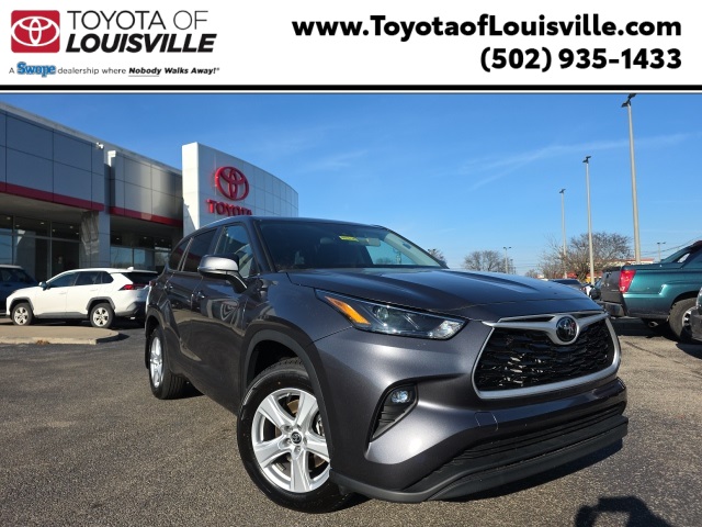 2024 Toyota Highlander LE's photo