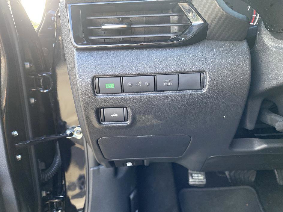 2025 Nissan Sentra SV photo 9