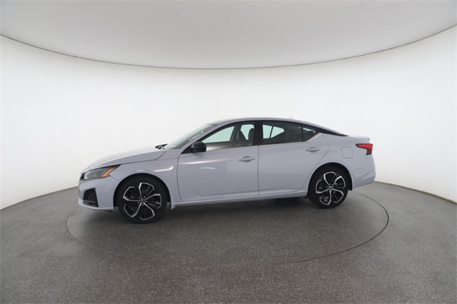 2023 Nissan Altima 2.5 SR photo 5
