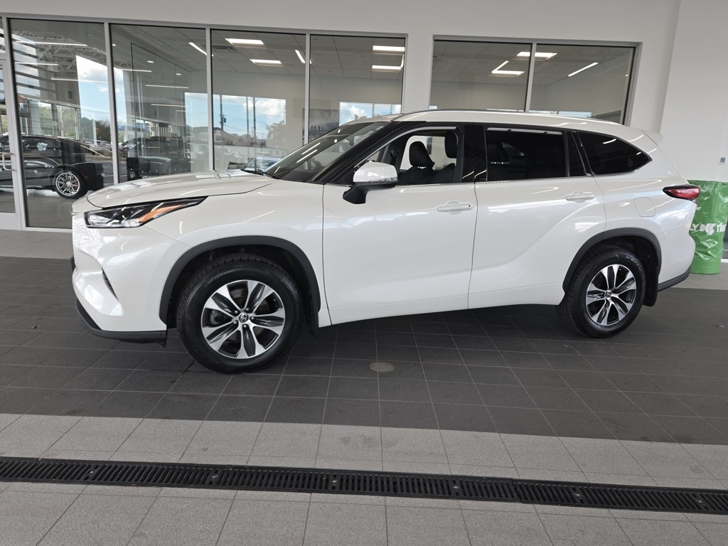 2021 Toyota Highlander XLE photo 11