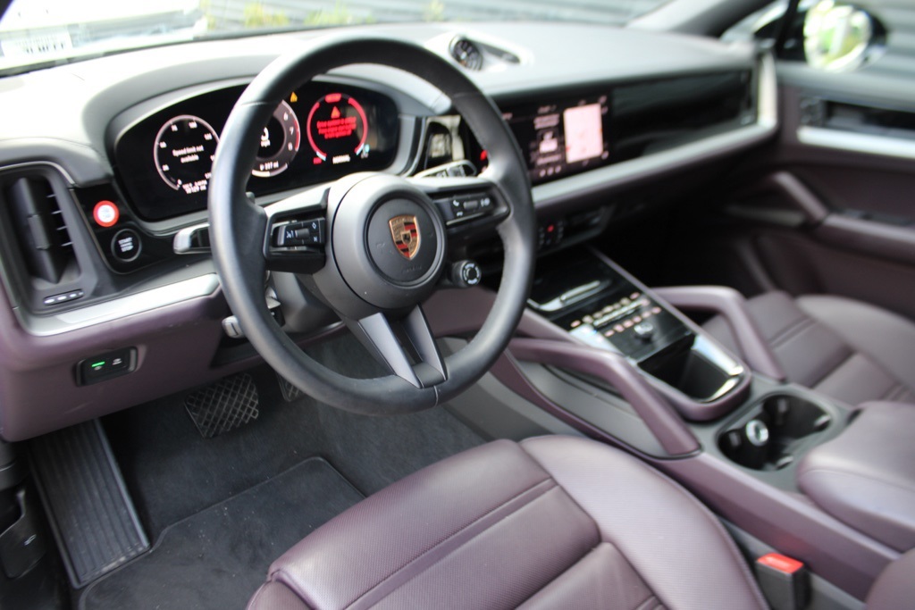 2025 Porsche Cayenne Coupe Base photo 4
