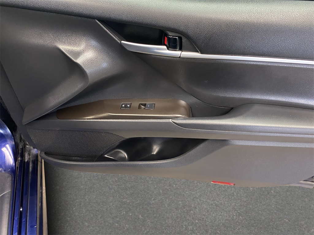 2022 Toyota Camry SE photo 23
