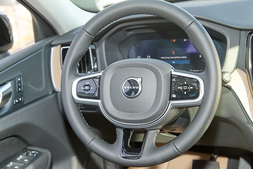 2026 VOLVO XC60 - Image 23