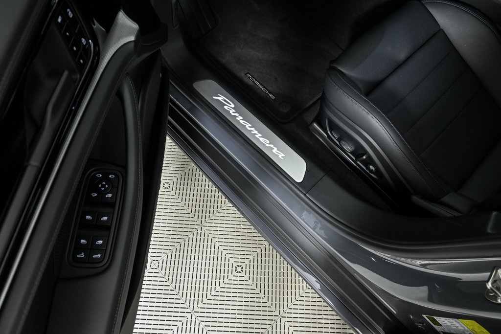 2025 Porsche Panamera Base photo 7