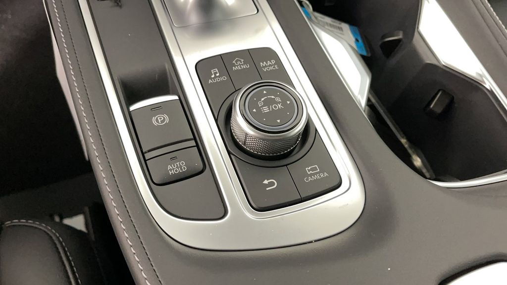 New 2025 White INFINITI LUXE image 17