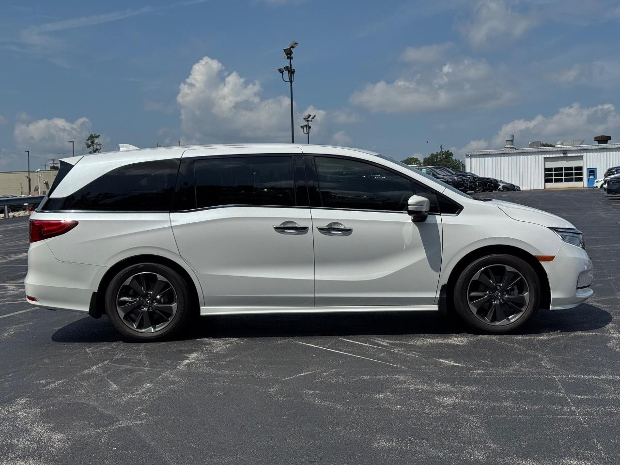 2023 Honda Odyssey Elite photo 2