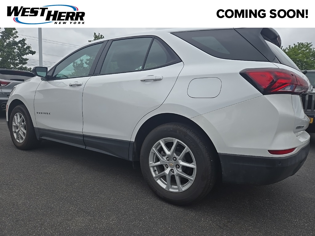 2023 Chevrolet Equinox LS photo 3