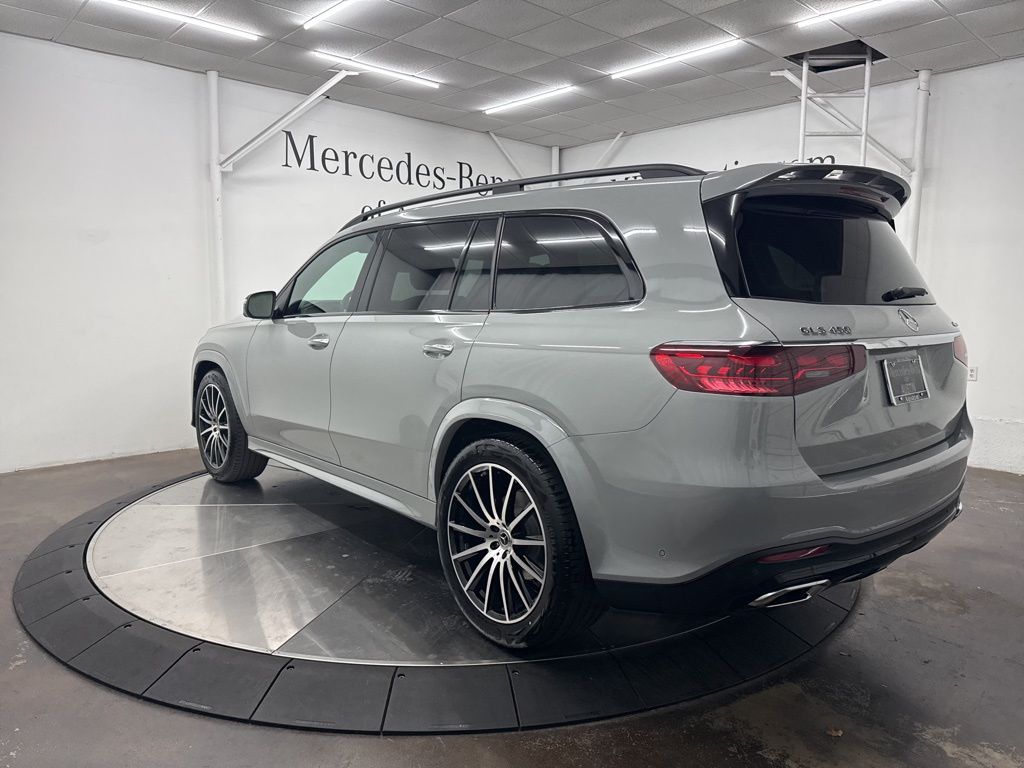 2026 Mercedes Benz GLS 450 4MATIC photo 4
