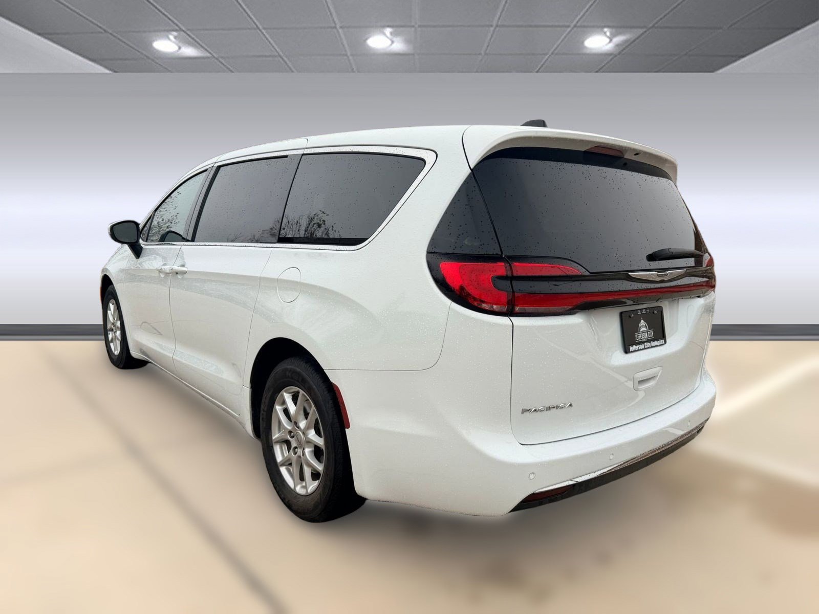 2023 Chrysler Pacifica Touring L photo 3