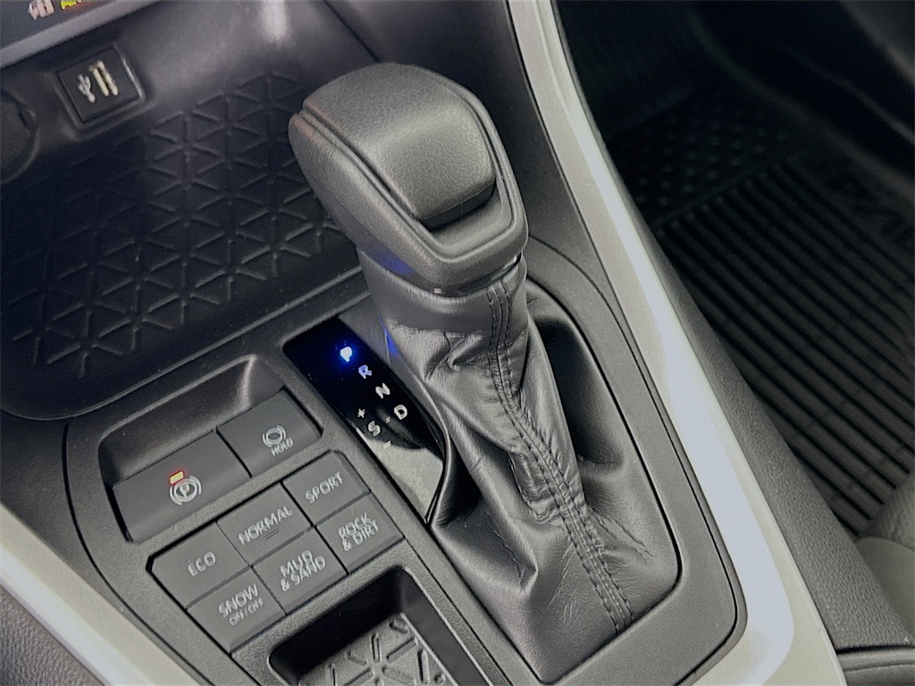 2024 Toyota RAV4 XLE photo 18