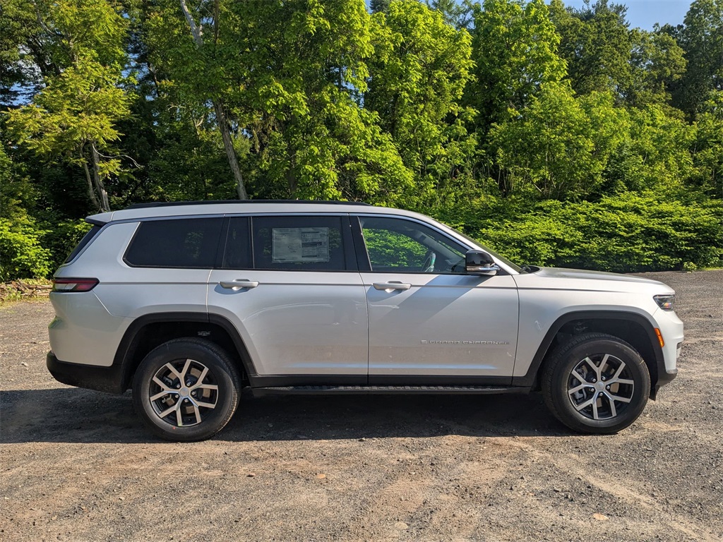 2025 Jeep Grand Cherokee Limited photo 2