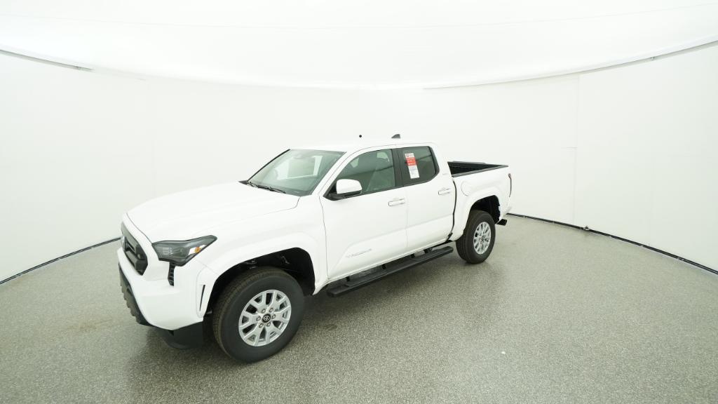 2025 Toyota Tacoma SR5's photo