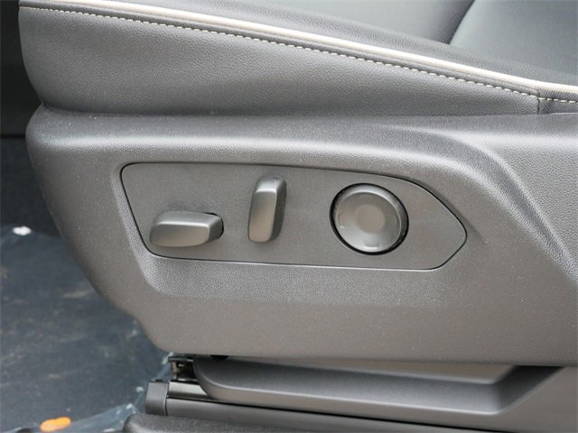 2025 Chevrolet Suburban Premier photo 12