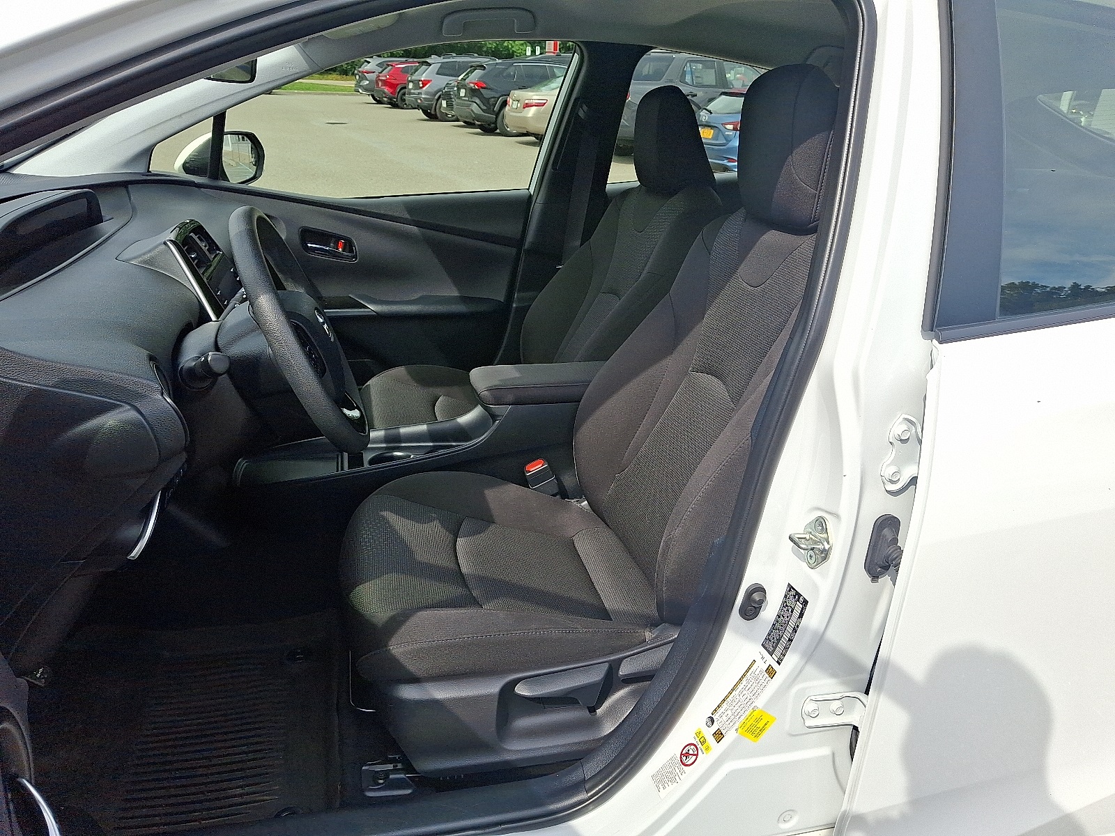2022 Toyota Prius L Eco photo 14