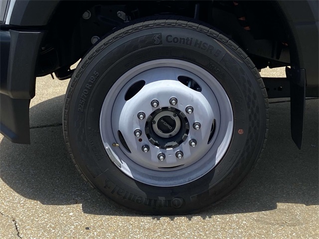 2025 Ford F-550 photo 7