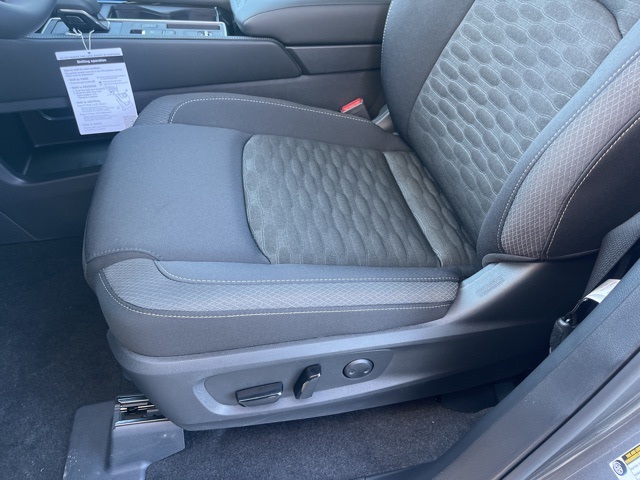 2025 Nissan Pathfinder SV photo 4