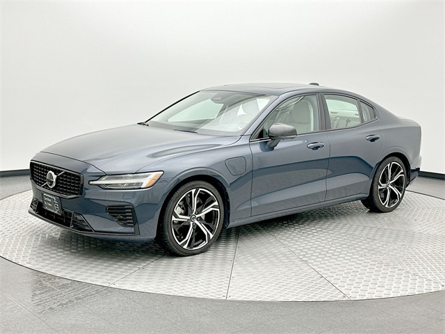 2023 Volvo S60 Plus's photo